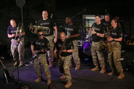 DVE UNIFORMI ENA PESEM 39 FOTO LJUBO VUKELIČ